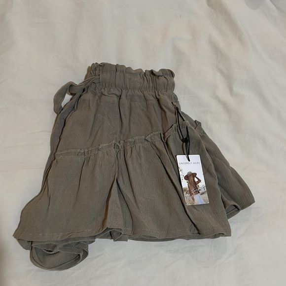 Sincerely Jules Ruffle Shorts - Picture 4 of 4